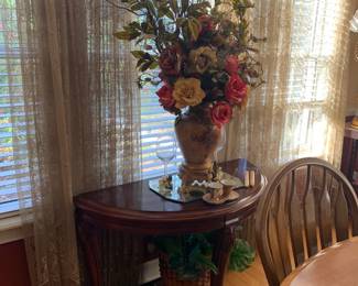Accent table