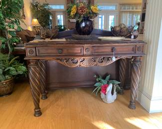 Accent table