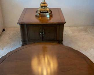 Coffee Table With Matching End Table And Lovely Lamp