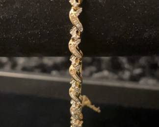 Gold diamond tennis bracelet
