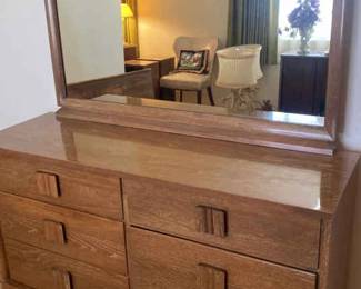 Dresser With Mirror And Full Size Bed