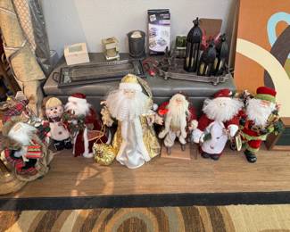 Santas, Santas, and MORE Santas.....