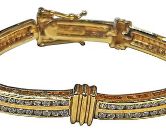 Striking Gold Tone Bracelet wRhinestones