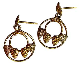 1012K Grape Cluster Pierced Earrings