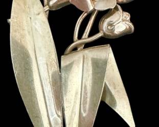 120 12 KGF On Silver Flower Brooch