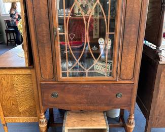 China cabinet with drawer