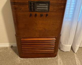 antique radioantique radio GE G-75 doesn't work