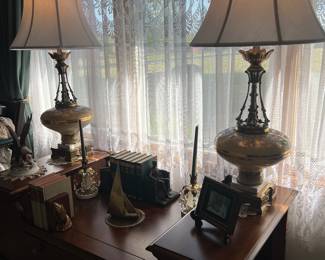 Unique table with drawers in the front 