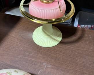 Aladdin hand painted shade satin finish, limited edition SUe Jackson oil lamp. With correct electric burner. 3-way switch. Link has more pics. https://modestlambestatesales.hibid.com/