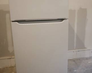 Frigidaire model #: FFTR1814WW