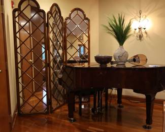 Three-sectioned mirror screen