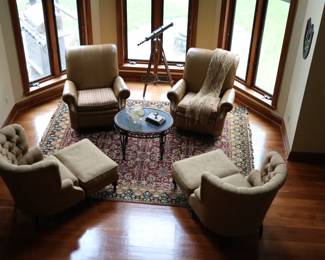 Entire set including genuine handwoven oriental rug 7‘ x 10 1/2“ x 10‘4“