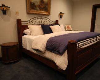 King sized bed with everything: includes, mattress, comforter, linens and pillows (clean mattress - no spots - private summer home)