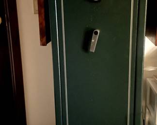 Sentry safe 4'7" x 1'9"