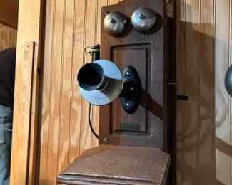 Vintage telephone...25 cents charged per call.