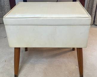 Sewing stool vtg