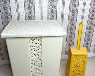 Vintage Daisy hamper & brush