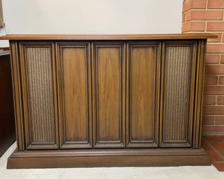 Magnavox stereo cabinet with 8 Track & Record Player 