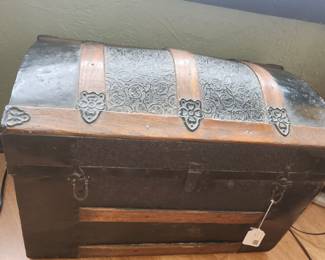 Hump back trunk