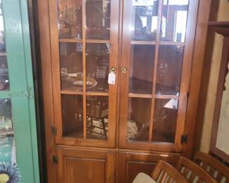 Corner hutch