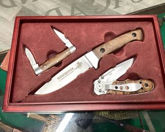 Collectible knife set