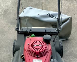 Honda HRX217 MDL#HRX217K5VKAA 21" Lawn Mower, Self Propel
Variable speed Select Drive®
Easy starting Honda GCV200 engine
4-in-1 Versamow System™ with Clip Director® - mulch, bag, discharge, and leaf shred