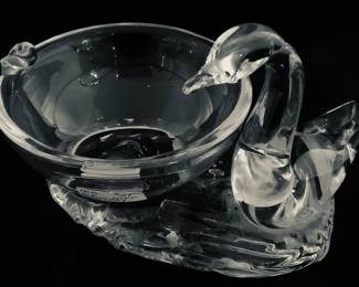 Duncan Miller part of the Pall Mall Line Blown Art Glass Swan Ashtray Produced in 1940s to 50s