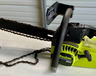 Vintage 1980's Poulan 2000 14 Inch 33cc Gas Chainsaw