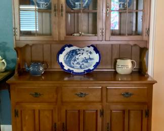 Keller Furniture Vintage 1970’s Solid Maple China/Hutch 2 piece Cabinet. (73”H x 54”W x 18”D)