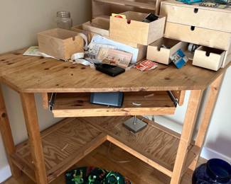 Corner desk
