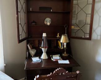 Display hutch