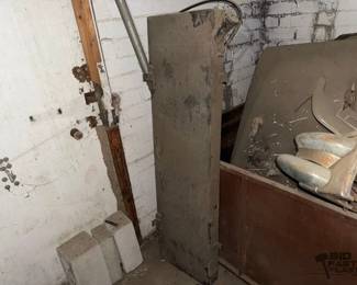 2904  Gas Tank, 5 Bumpers, 1 Hood, 1 Trunk Lid 