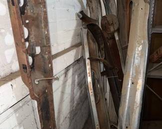 2912  4 Bumpers, 1 Grille 