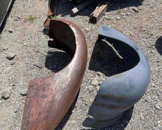 610  Two fenders 