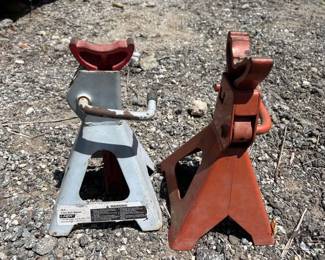 862  2 2 Ton Jack stands 