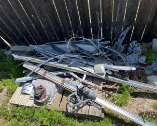 560  Metal trim, door handles, car parts and miscellaneous 