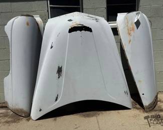 4528  Hood and 2 Front Fenders 