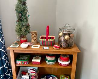Christmas decor, book shelf