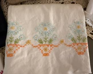Embroidered vtg pillow cases