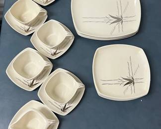 White Silver Crestwood Dish Set
