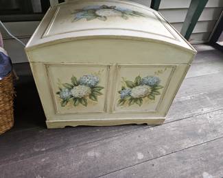 Trunk with painted Hydrangeas 
