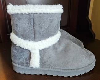 Girls Gray Boots 
