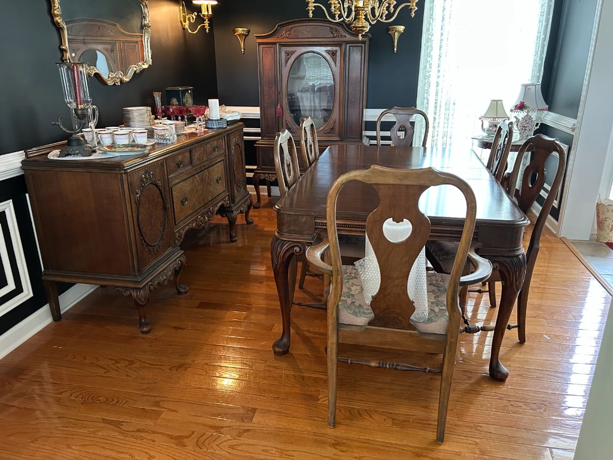 Beautiful 3 Piece Dining Room Suite