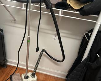 Clothing steamer