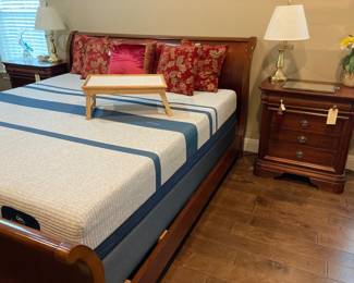 Kingsize sleigh bed