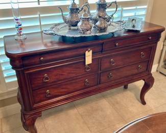 Buffet and five-piece serving set