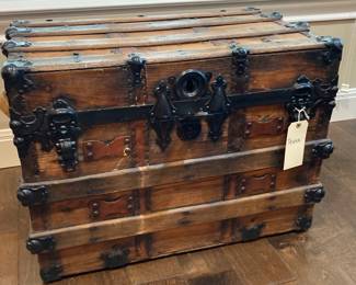 Beautiful antique trunk - has tray inside, as well