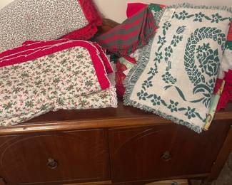 Runners, table cloths, place mats