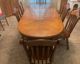 Very heavy dining table with 6 chairs