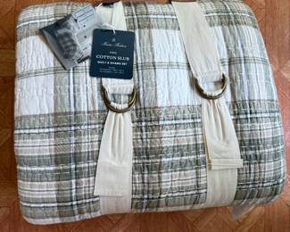 King quilt NWT
-Brooks Brothers